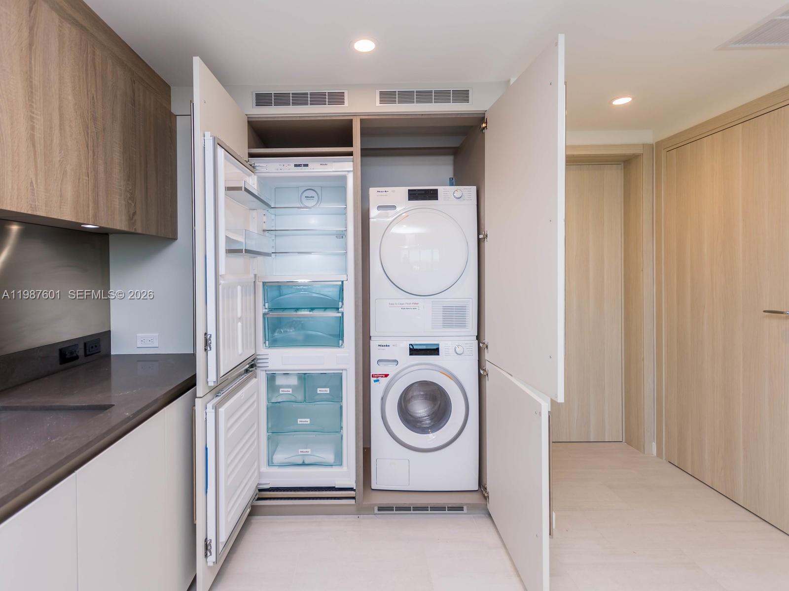 1000 Brickell Plz #4104, Miami FL 33131