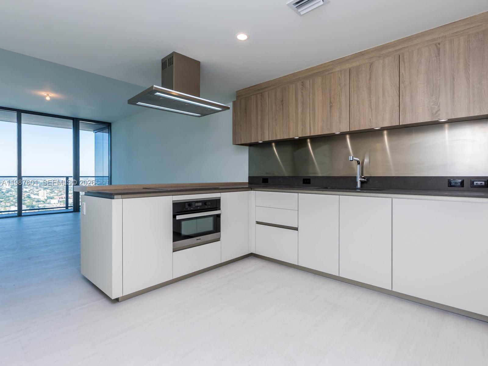 1000 Brickell Plz #4104, Miami FL 33131