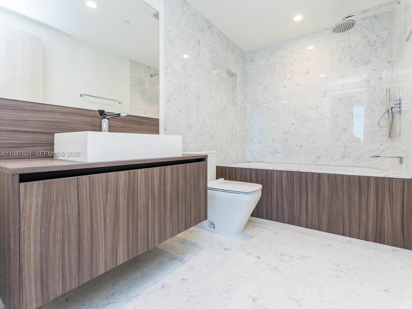 1000 Brickell Plz #4104, Miami FL 33131