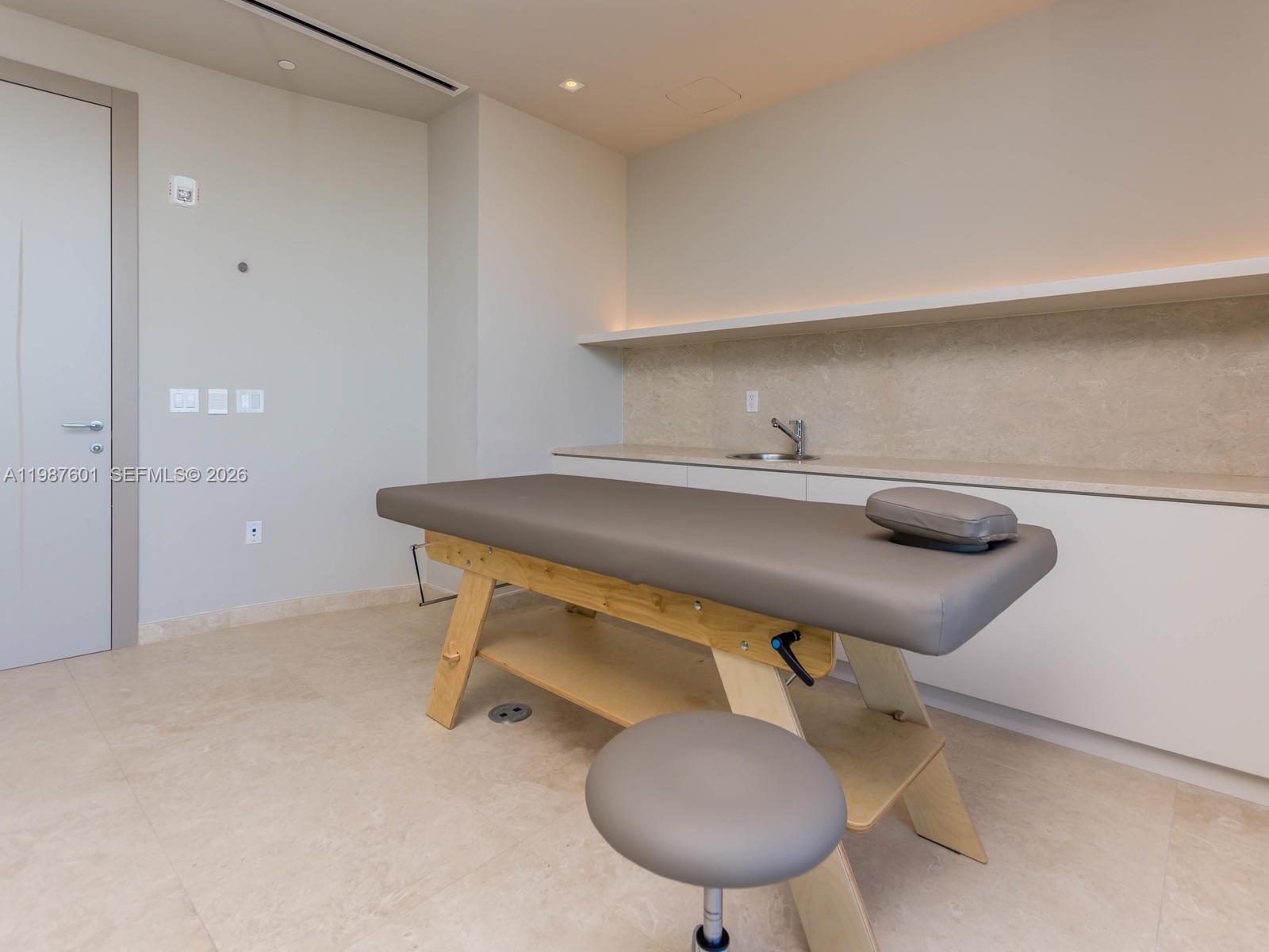 1000 Brickell Plz #4104, Miami FL 33131