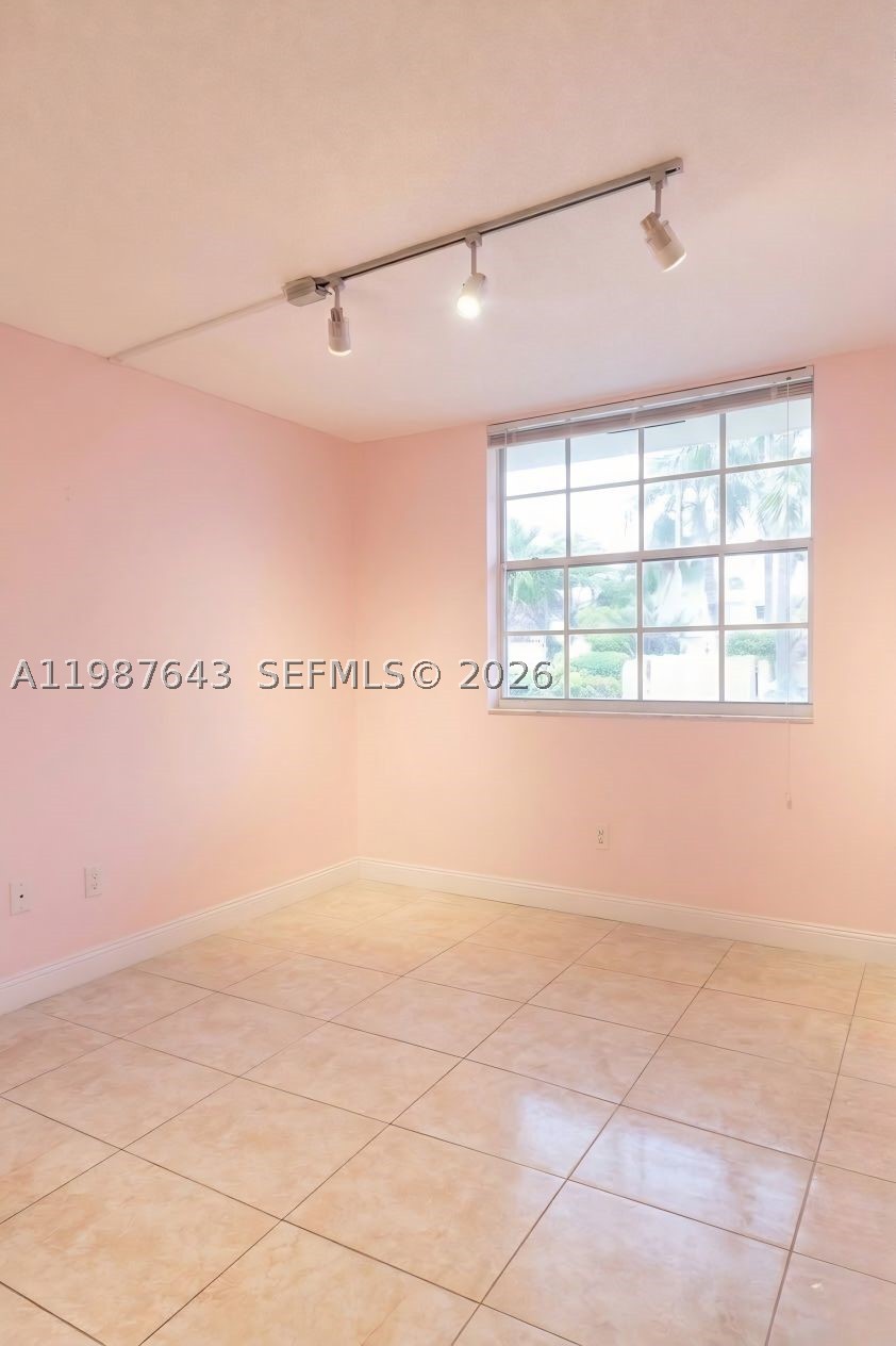 5055 NW 7th St #206, Miami FL 33126