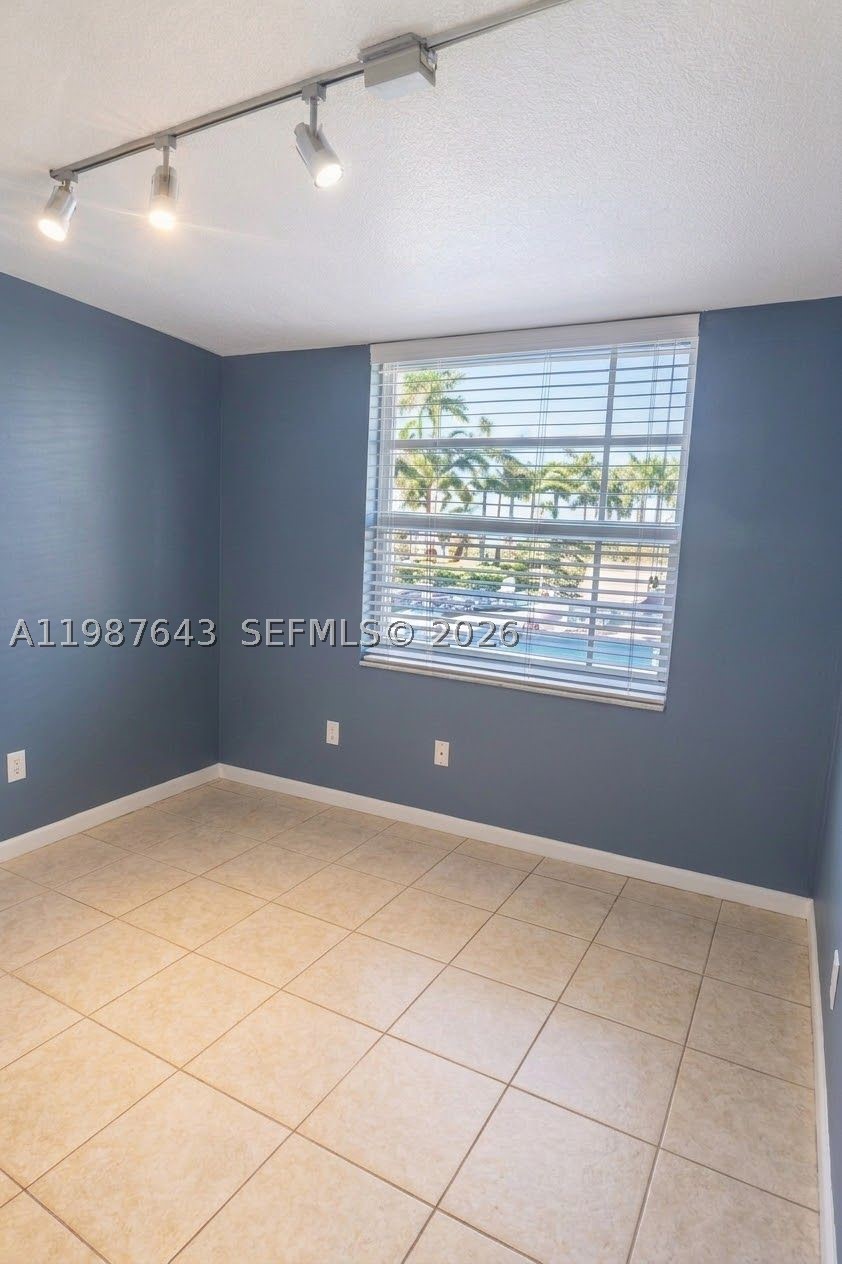 5055 NW 7th St #206, Miami FL 33126