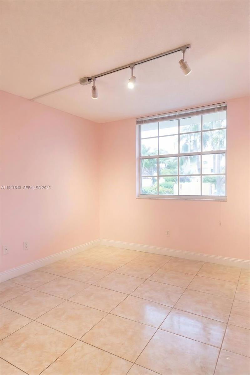 5055 NW 7th St #206, Miami FL 33126