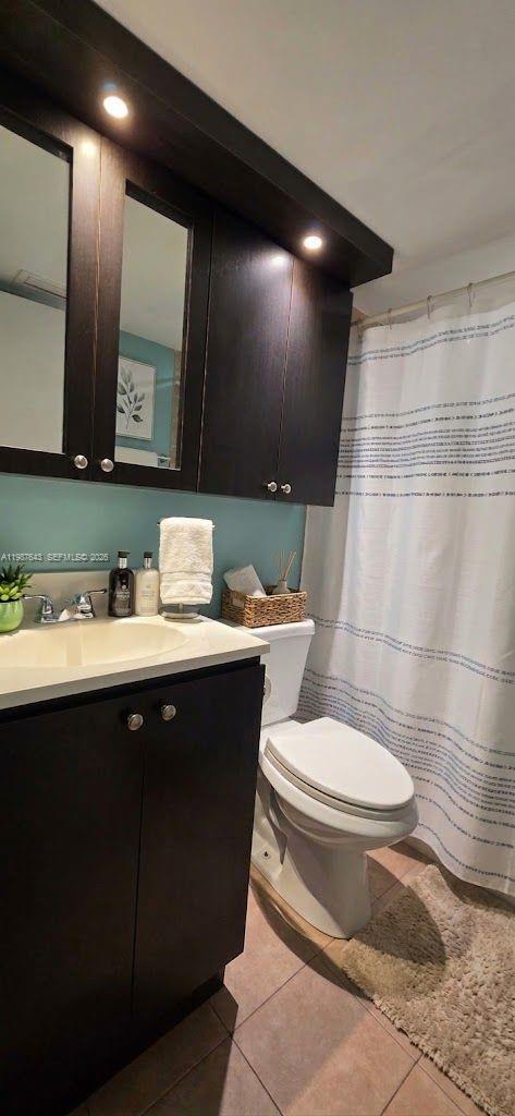 5055 NW 7th St #206, Miami FL 33126