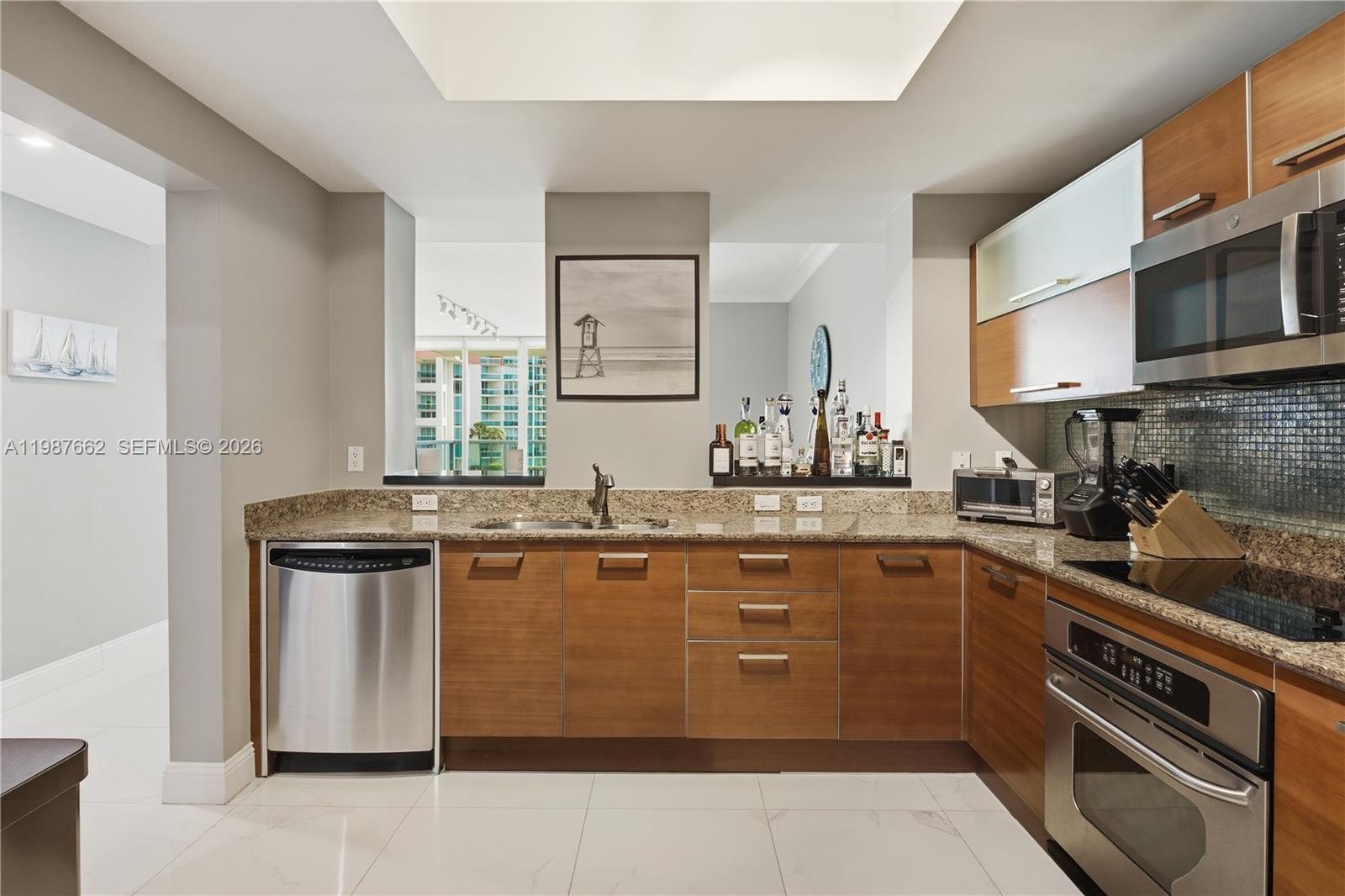 3330 NE 190th St #310, Aventura FL 33180