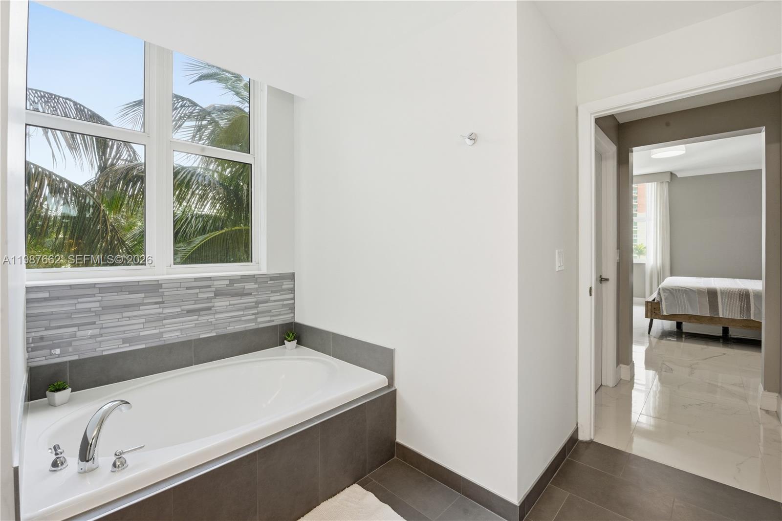 3330 NE 190th St #310, Aventura FL 33180