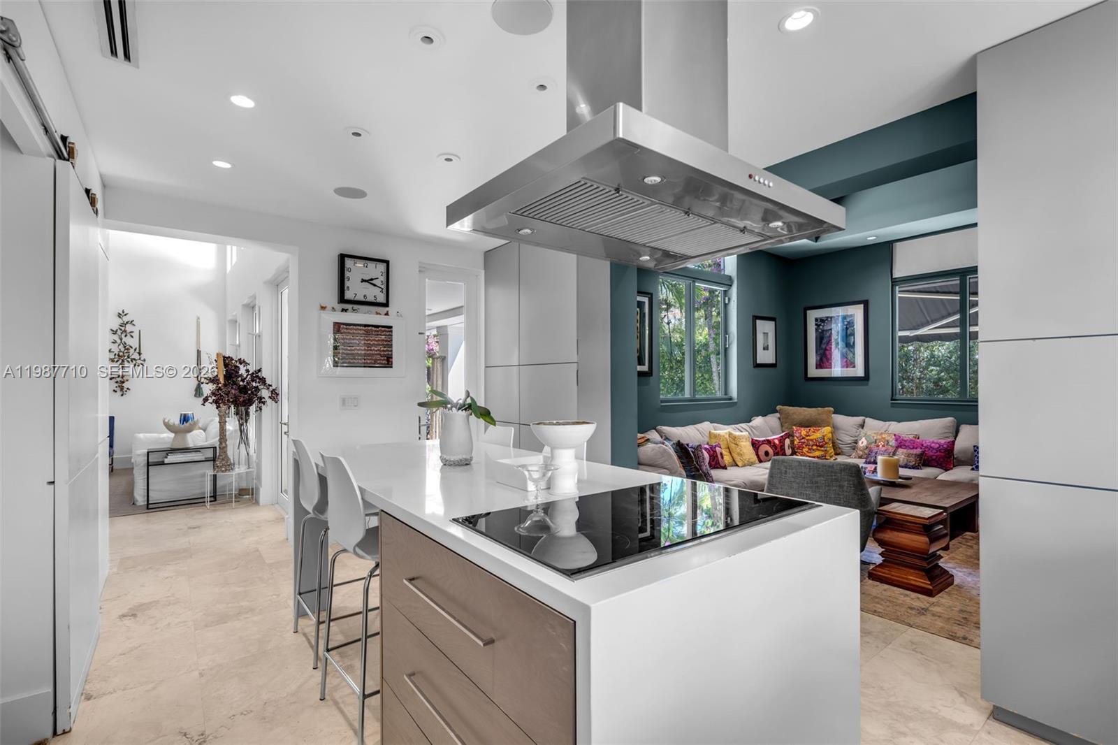 140 Hampton Ln, Key Biscayne FL 33149