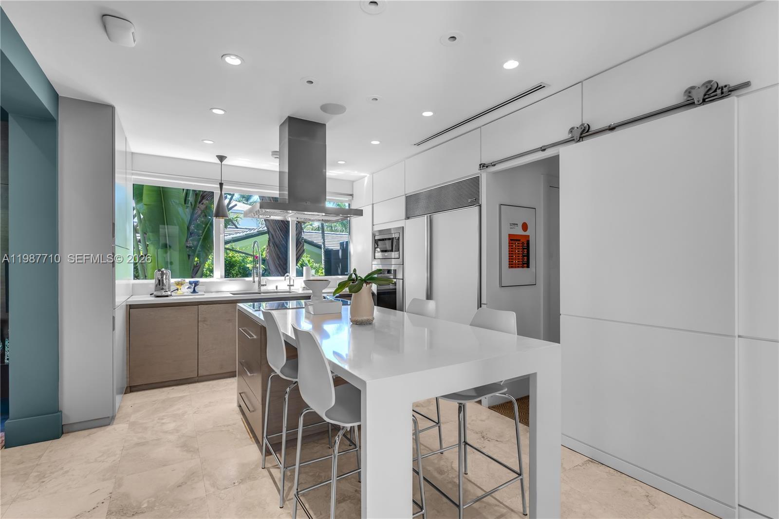 140 Hampton Ln, Key Biscayne FL 33149