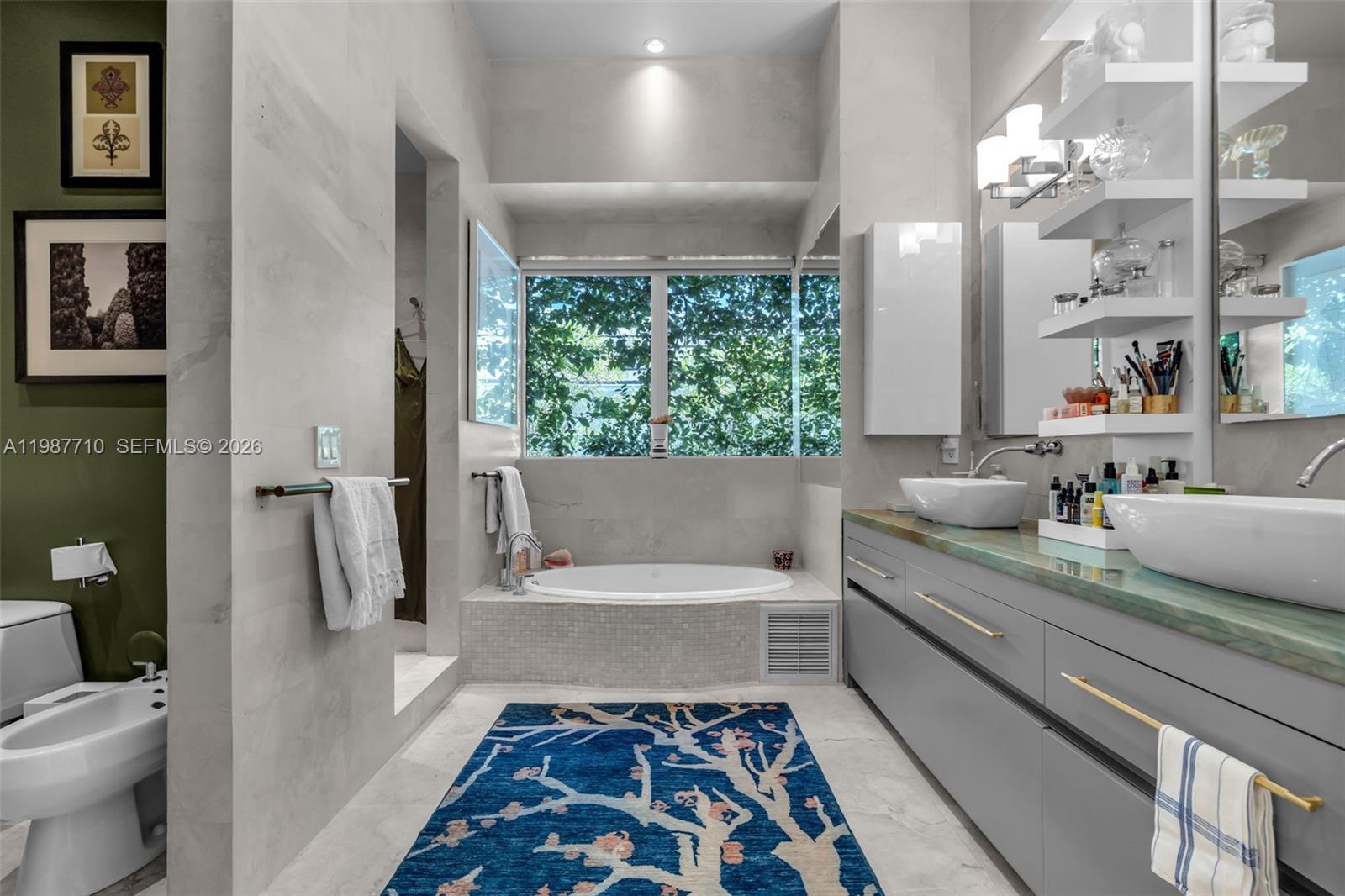 140 Hampton Ln, Key Biscayne FL 33149
