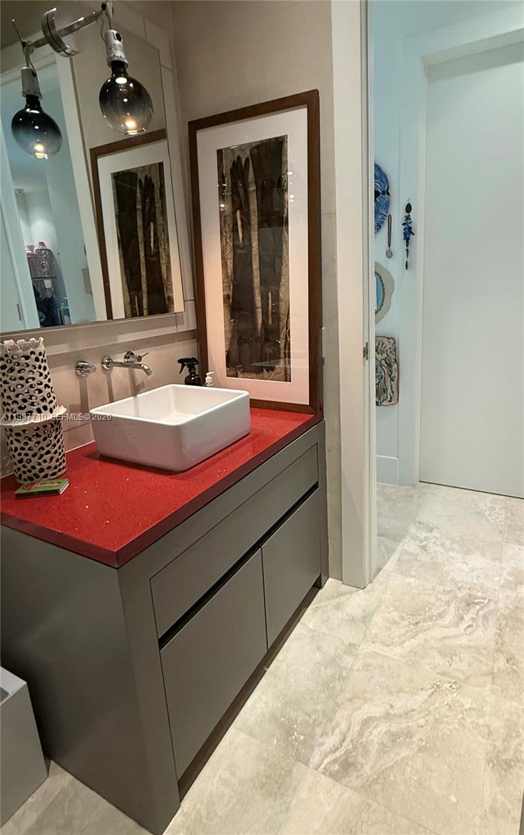 140 Hampton Ln, Key Biscayne FL 33149
