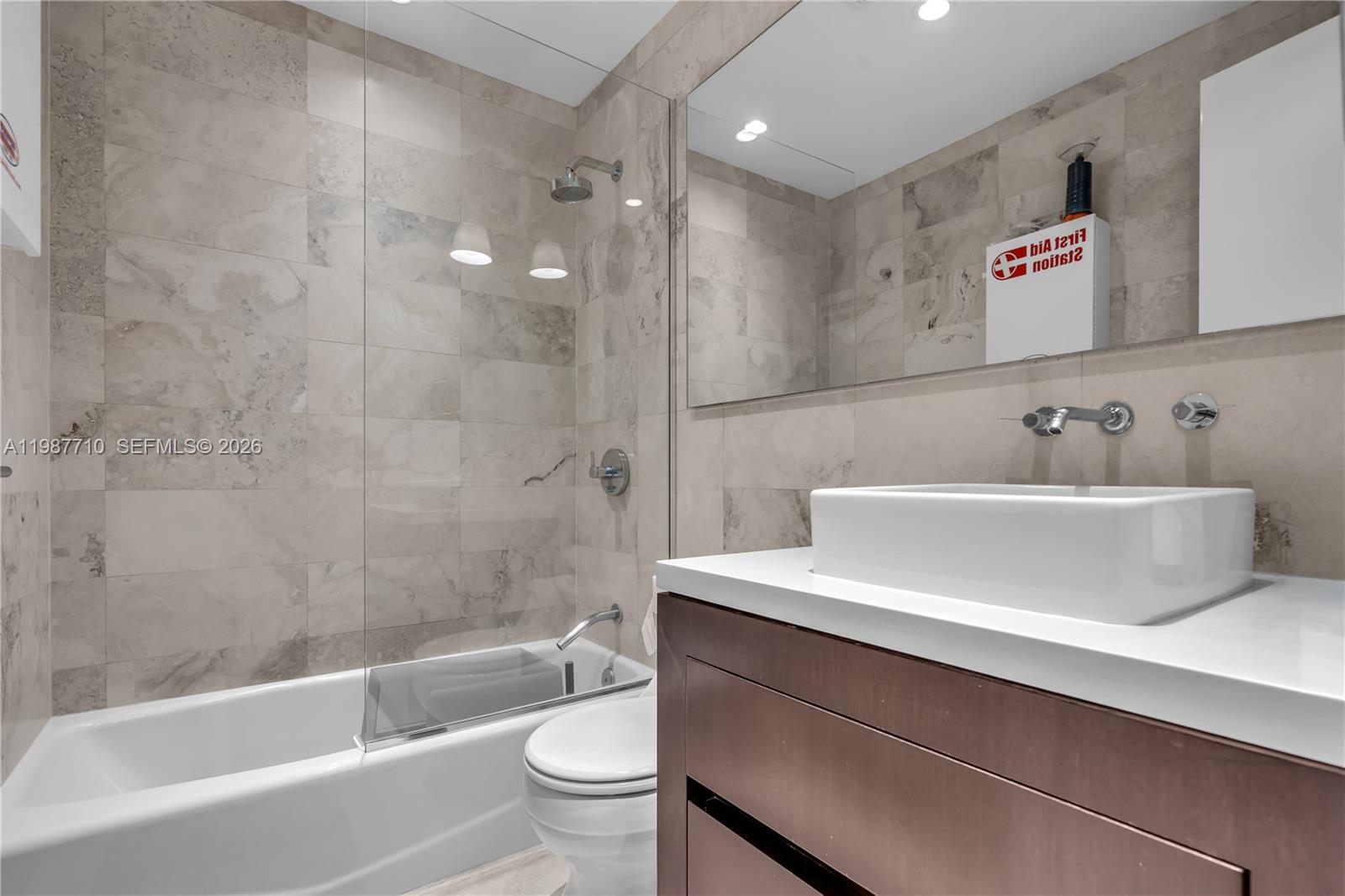 140 Hampton Ln, Key Biscayne FL 33149