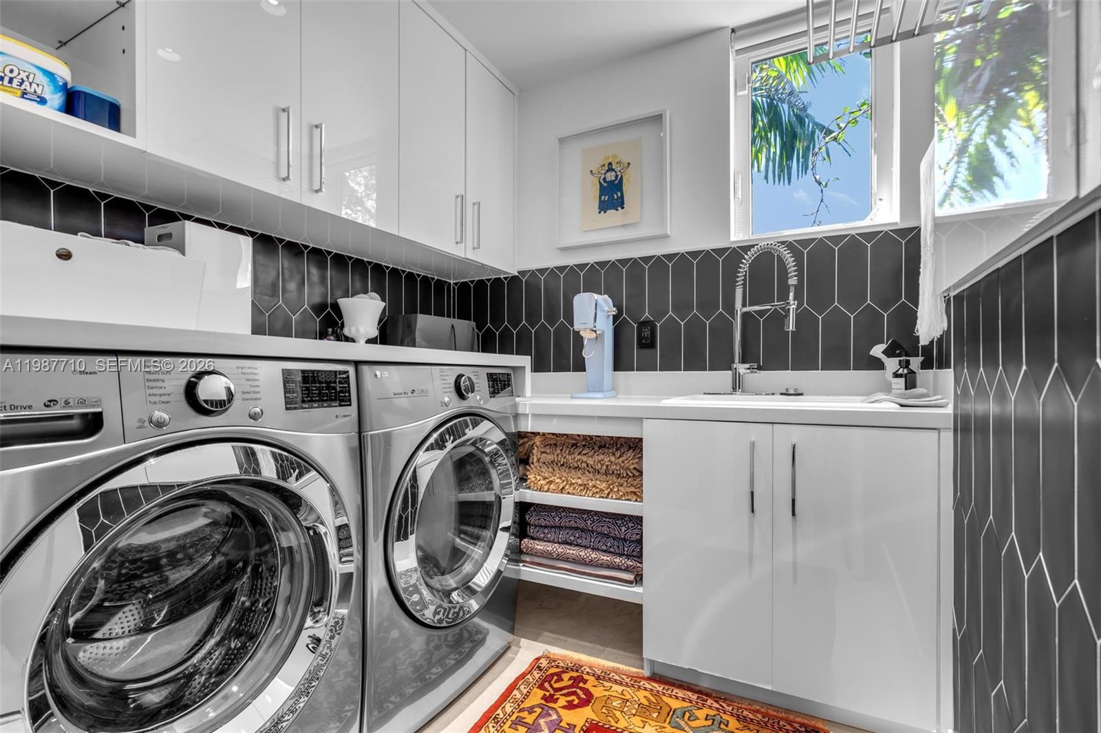 140 Hampton Ln, Key Biscayne FL 33149