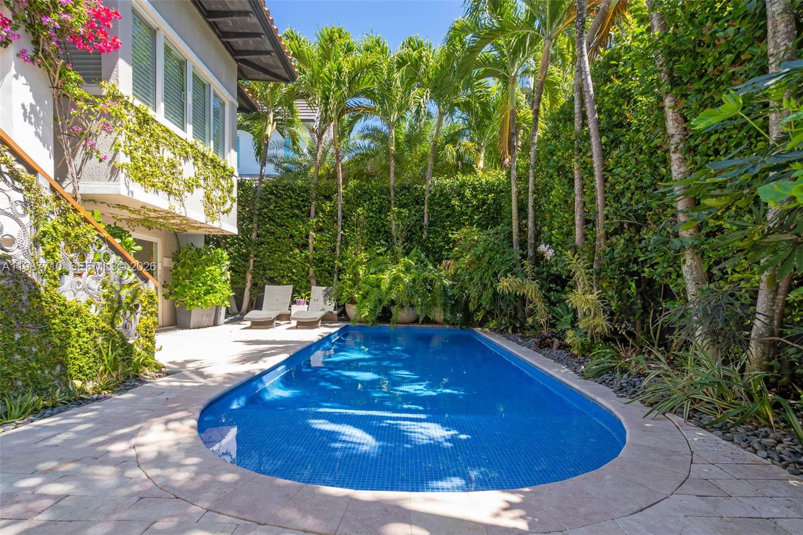 140 Hampton Ln, Key Biscayne FL 33149