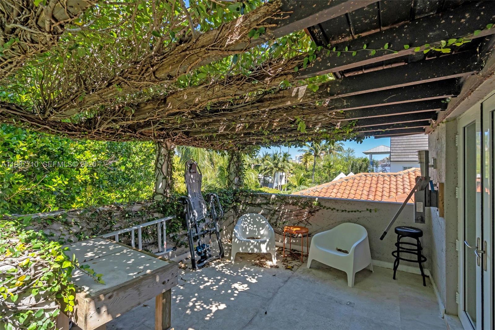 140 Hampton Ln, Key Biscayne FL 33149