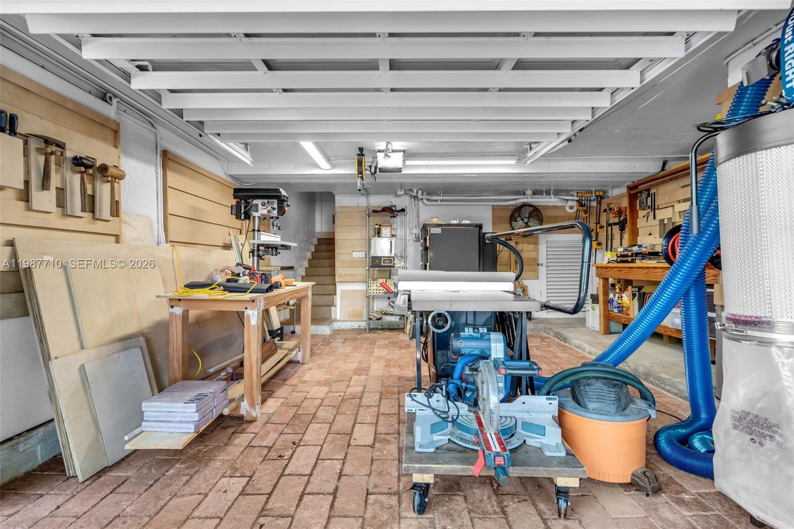 140 Hampton Ln, Key Biscayne FL 33149