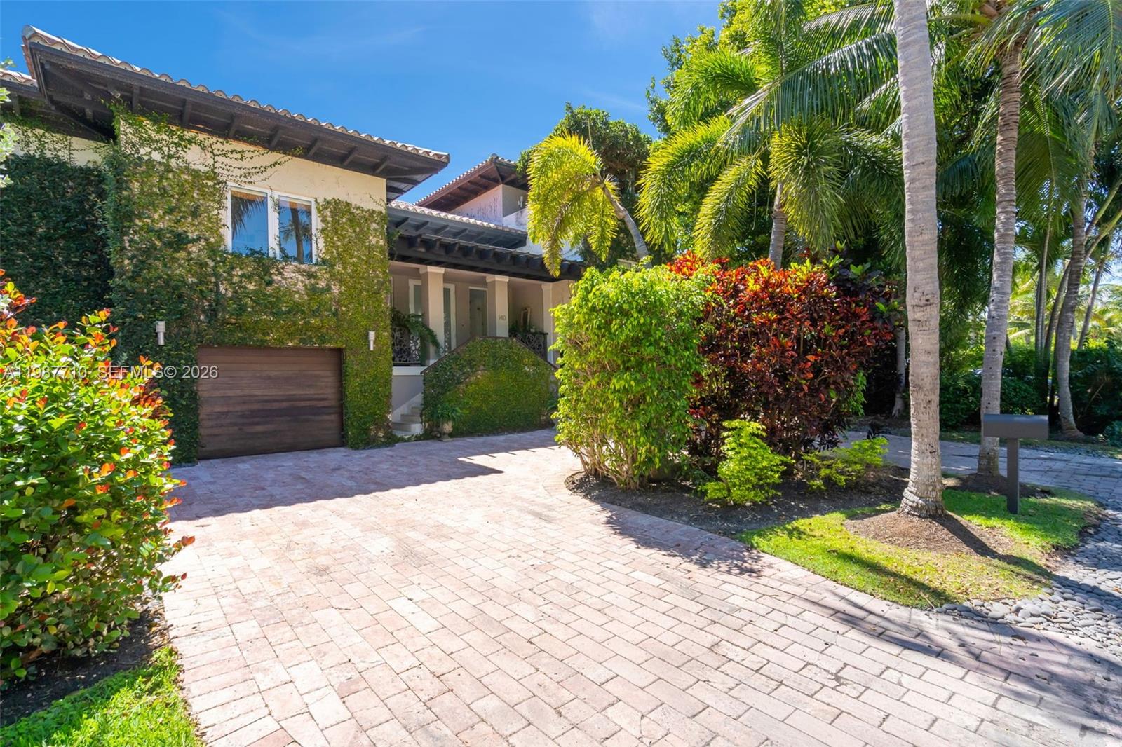 140 Hampton Ln, Key Biscayne FL 33149