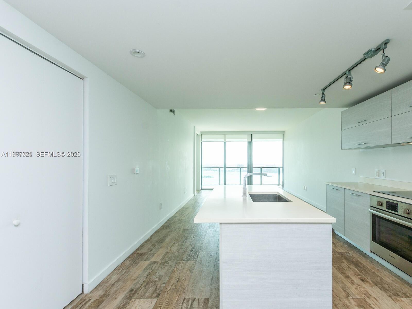 650 NE 32nd St #3406, Miami FL 33137