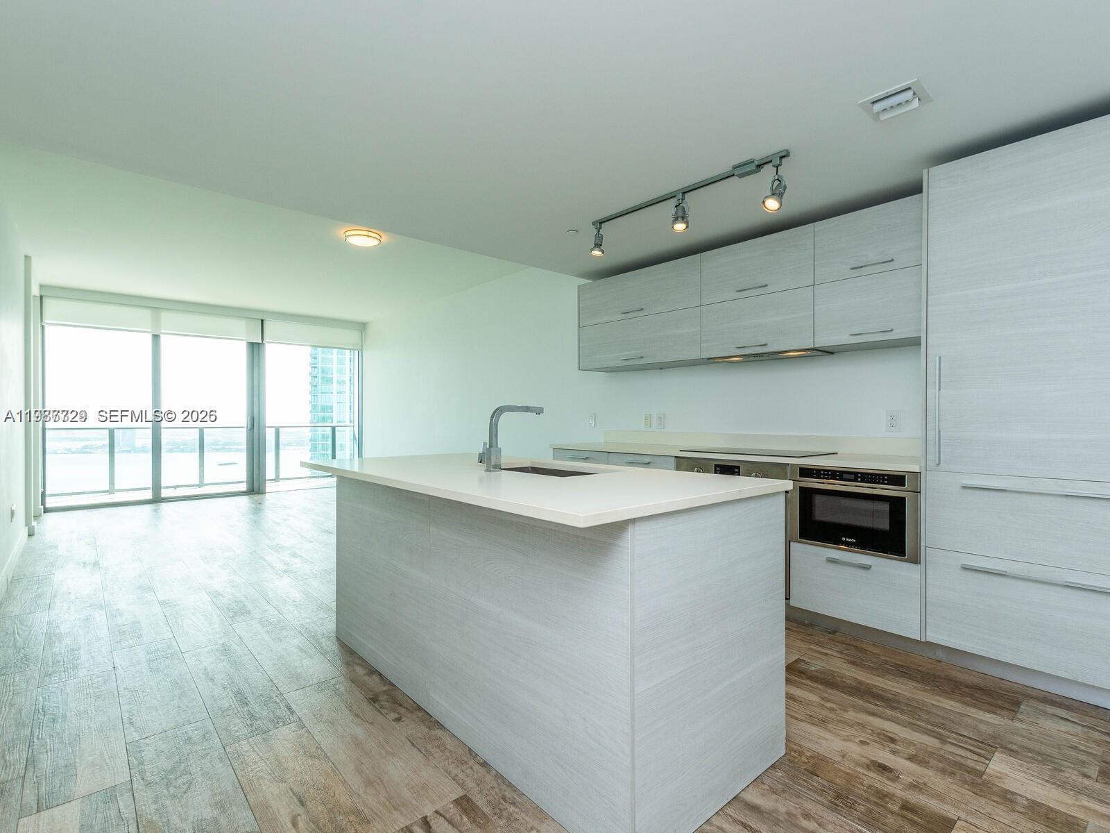 650 NE 32nd St #3406, Miami FL 33137