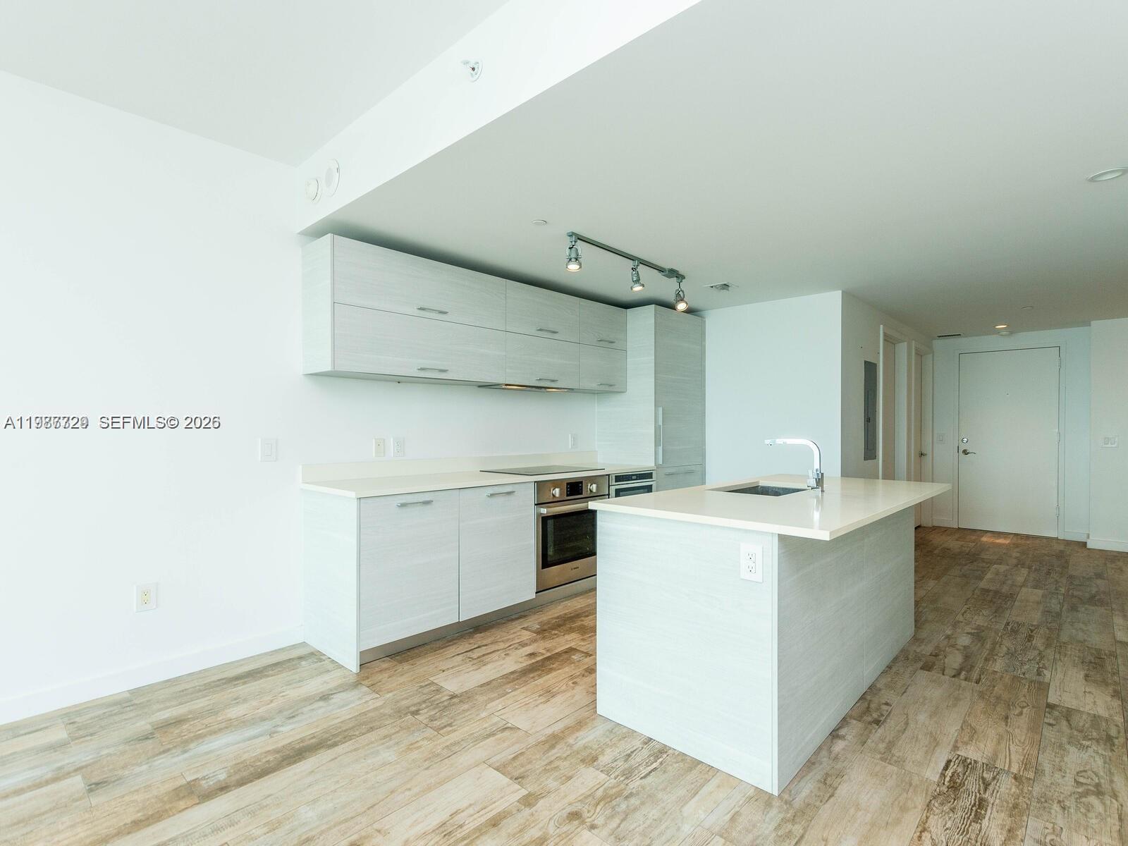 650 NE 32nd St #3406, Miami FL 33137