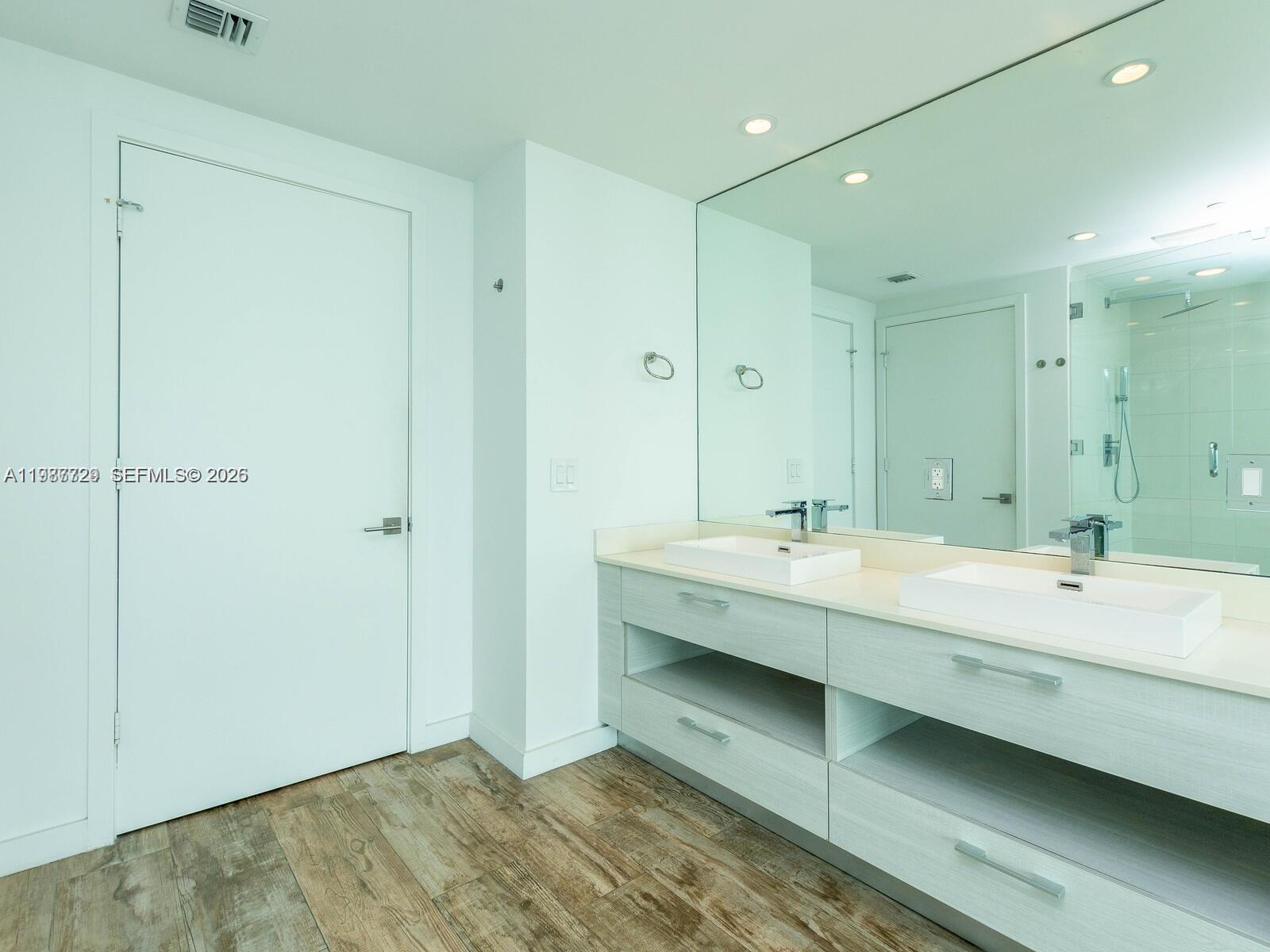 650 NE 32nd St #3406, Miami FL 33137