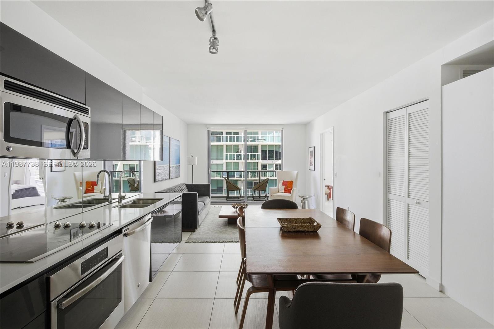 31 SE 6th St #2504, Miami FL 33131