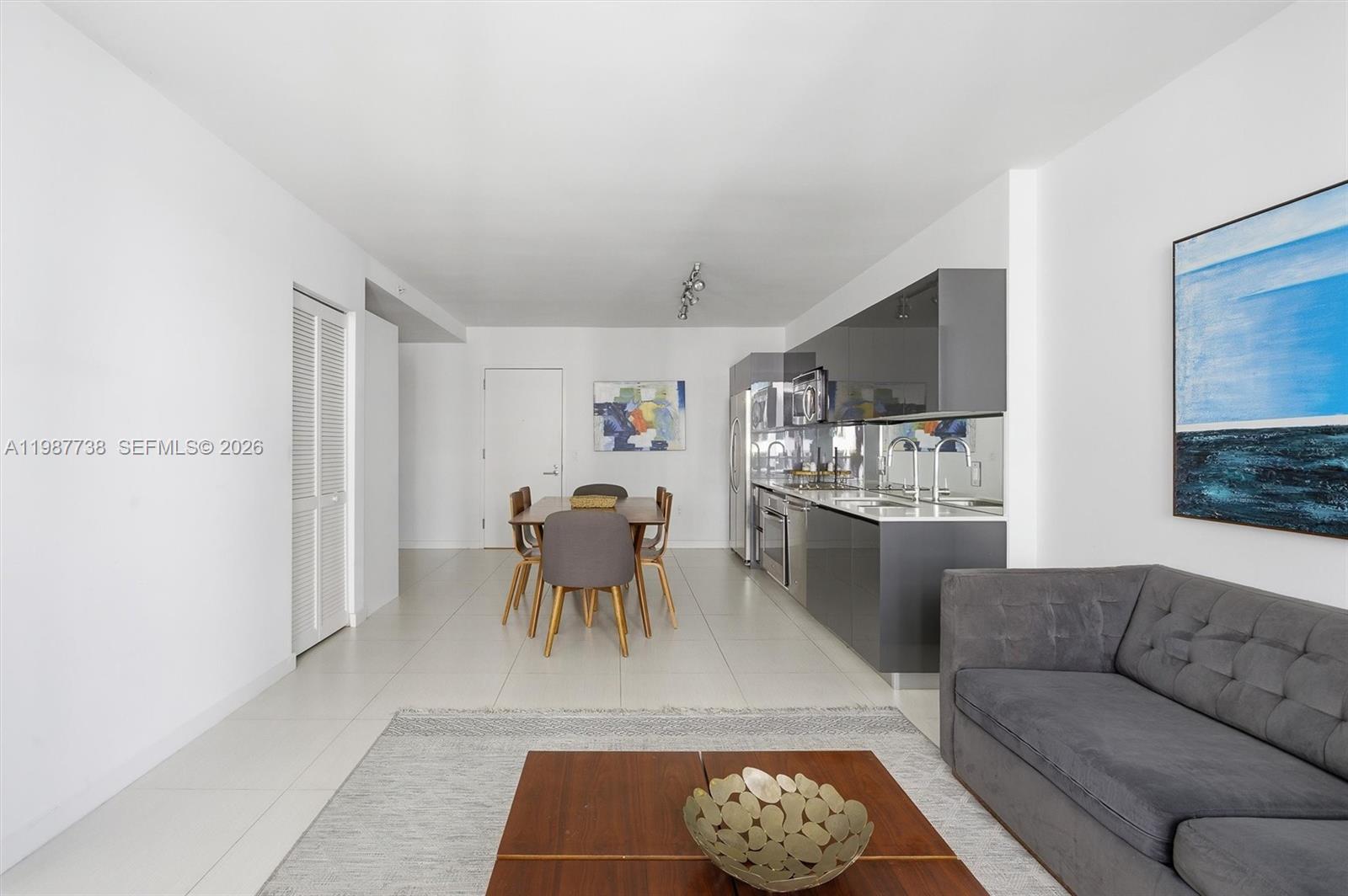 31 SE 6th St #2504, Miami FL 33131