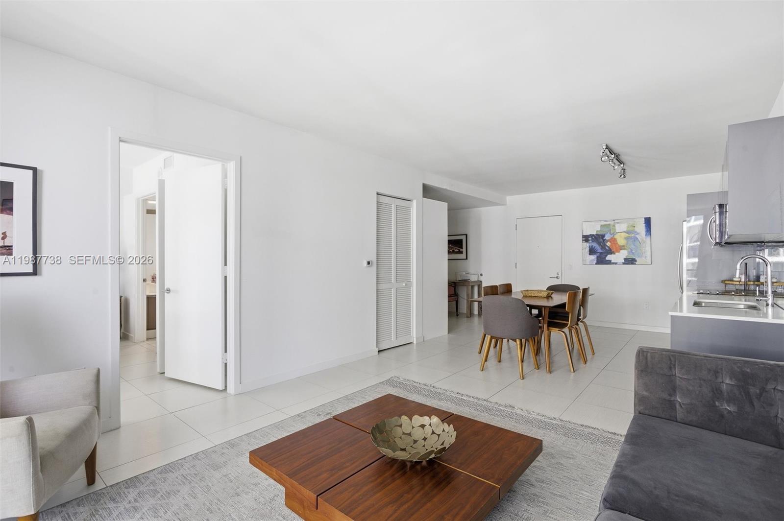 31 SE 6th St #2504, Miami FL 33131