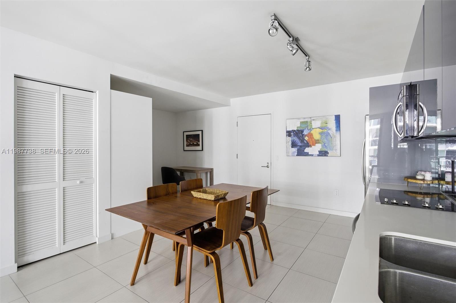31 SE 6th St #2504, Miami FL 33131