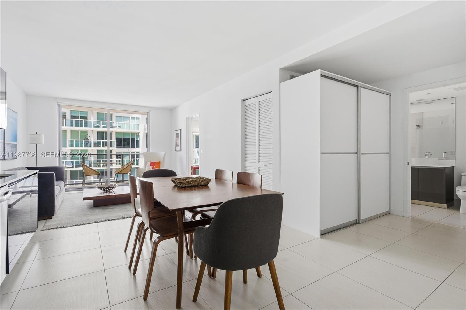 31 SE 6th St #2504, Miami FL 33131