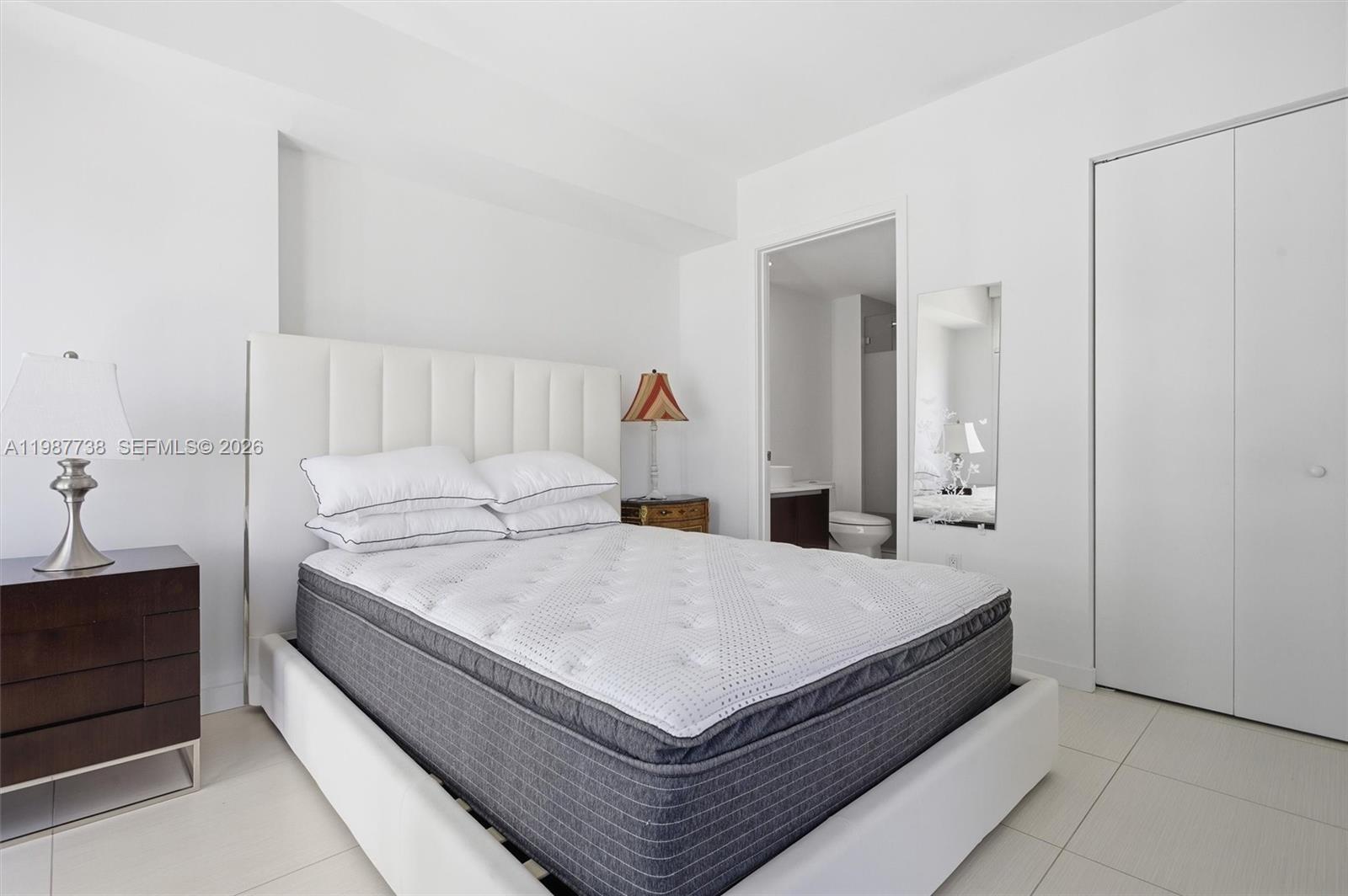 31 SE 6th St #2504, Miami FL 33131