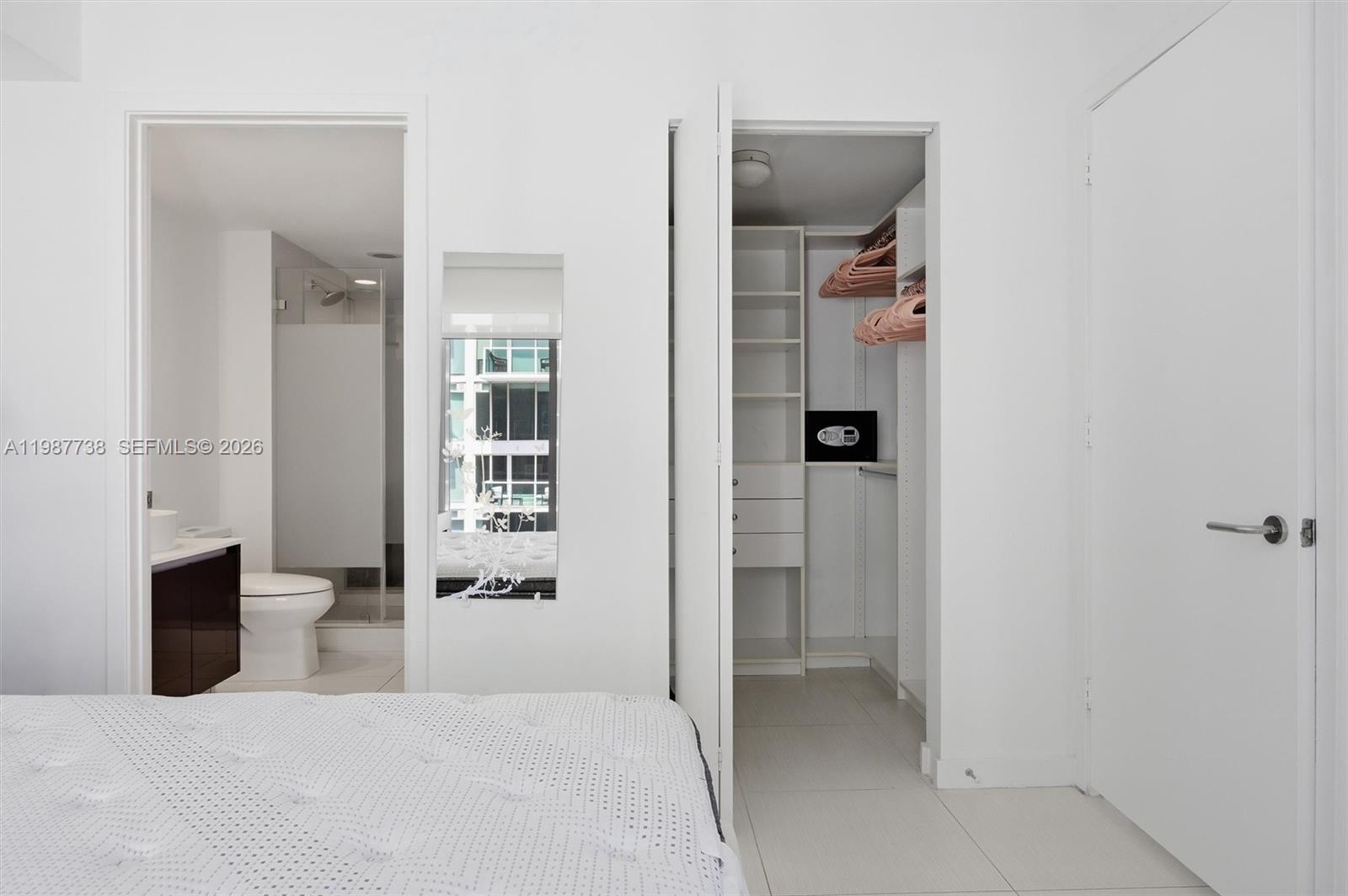 31 SE 6th St #2504, Miami FL 33131
