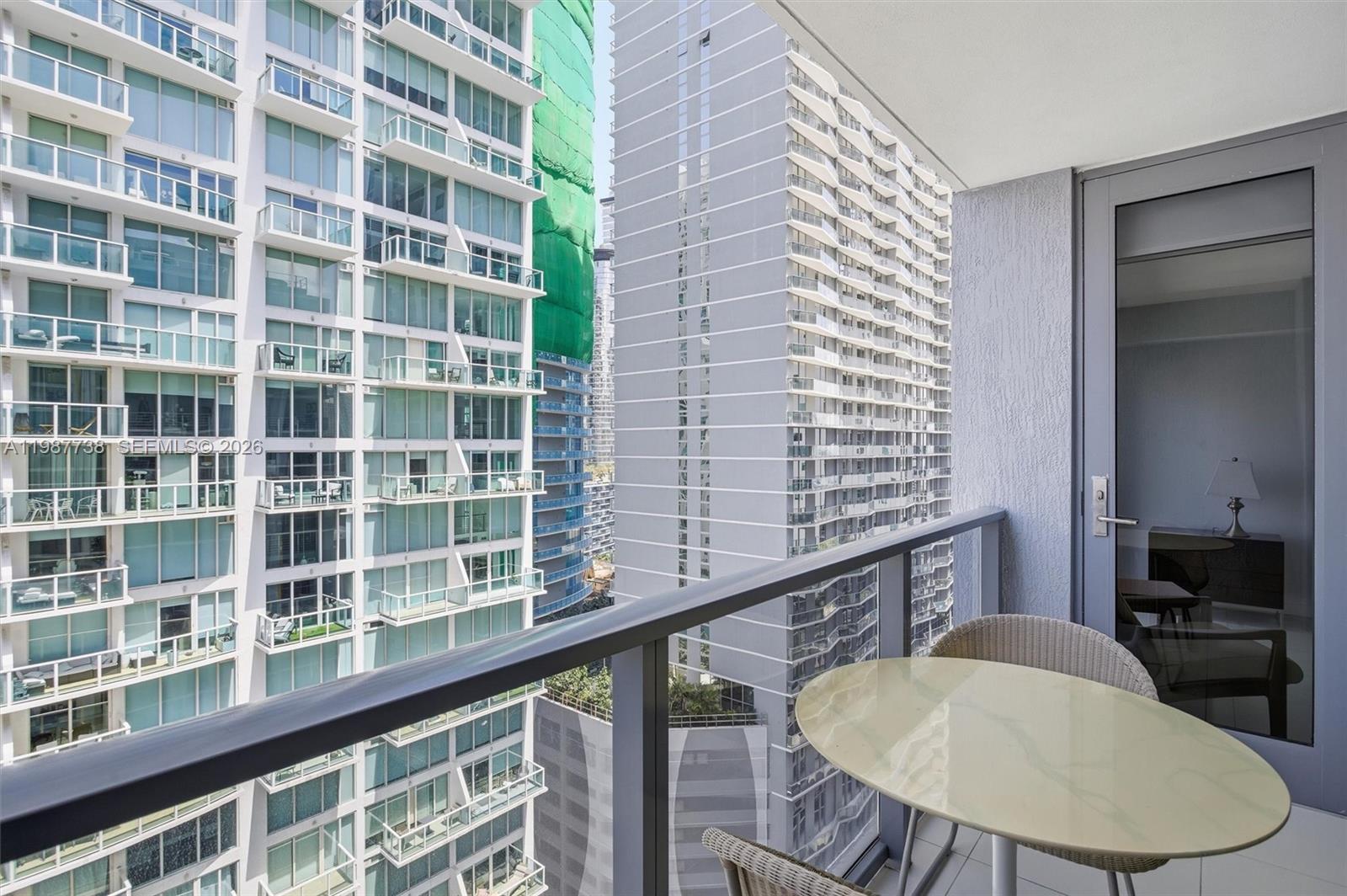 31 SE 6th St #2504, Miami FL 33131