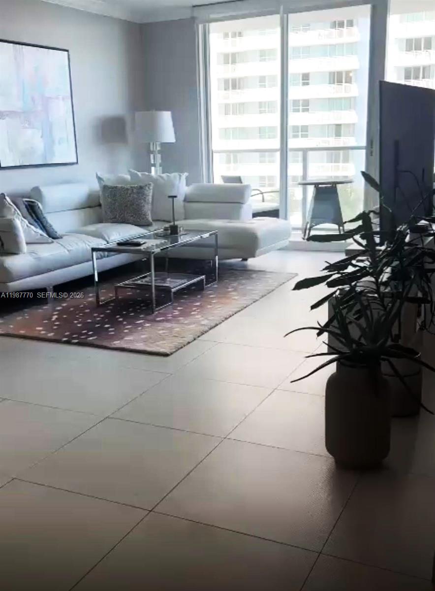1155 Brickell Bay Dr #1008, Miami FL 33131