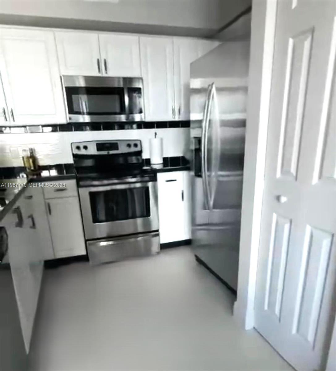 1155 Brickell Bay Dr #1008, Miami FL 33131