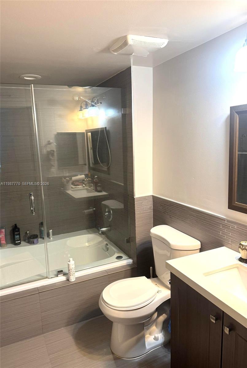 1155 Brickell Bay Dr #1008, Miami FL 33131