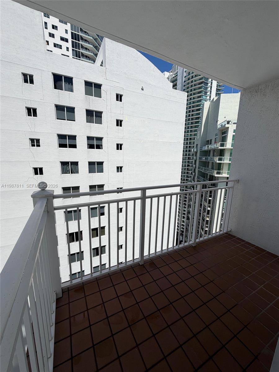 185 SE 14th Ter #2701, Miami FL 33131
