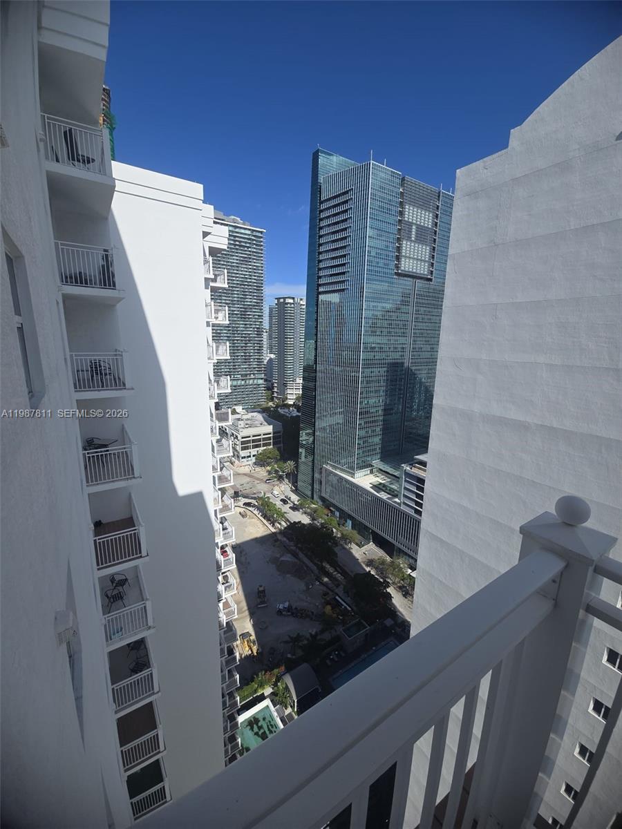 185 SE 14th Ter #2701, Miami FL 33131