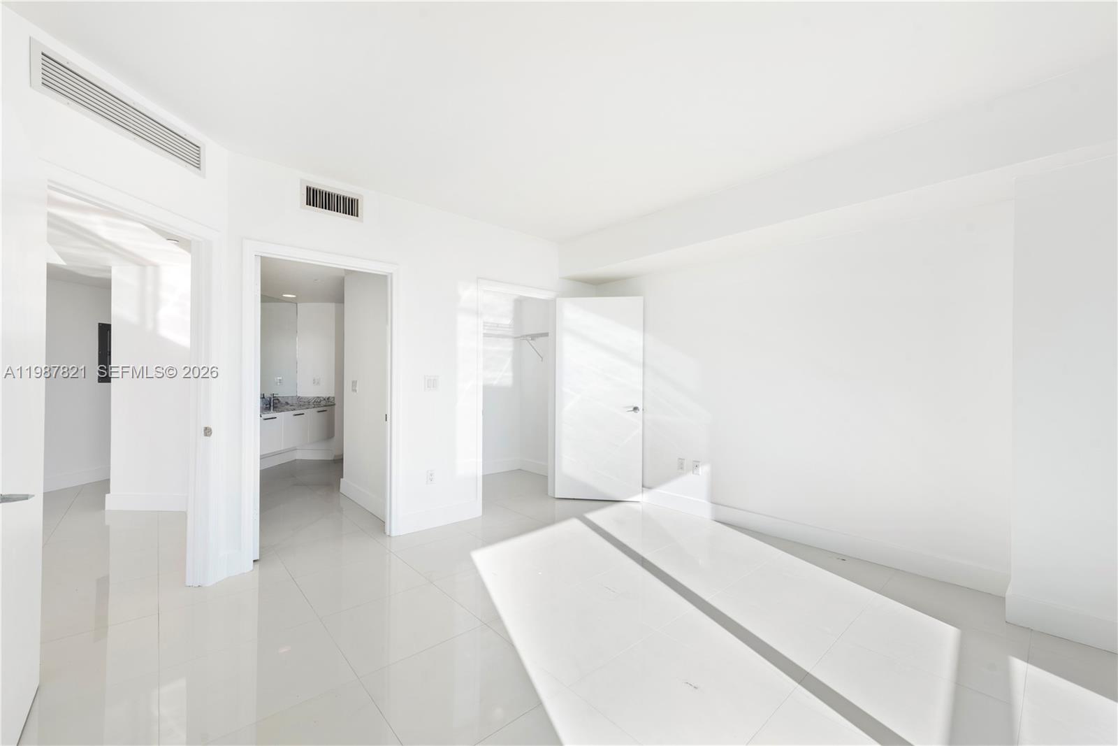 500 Brickell Ave #1402, Miami FL 33131