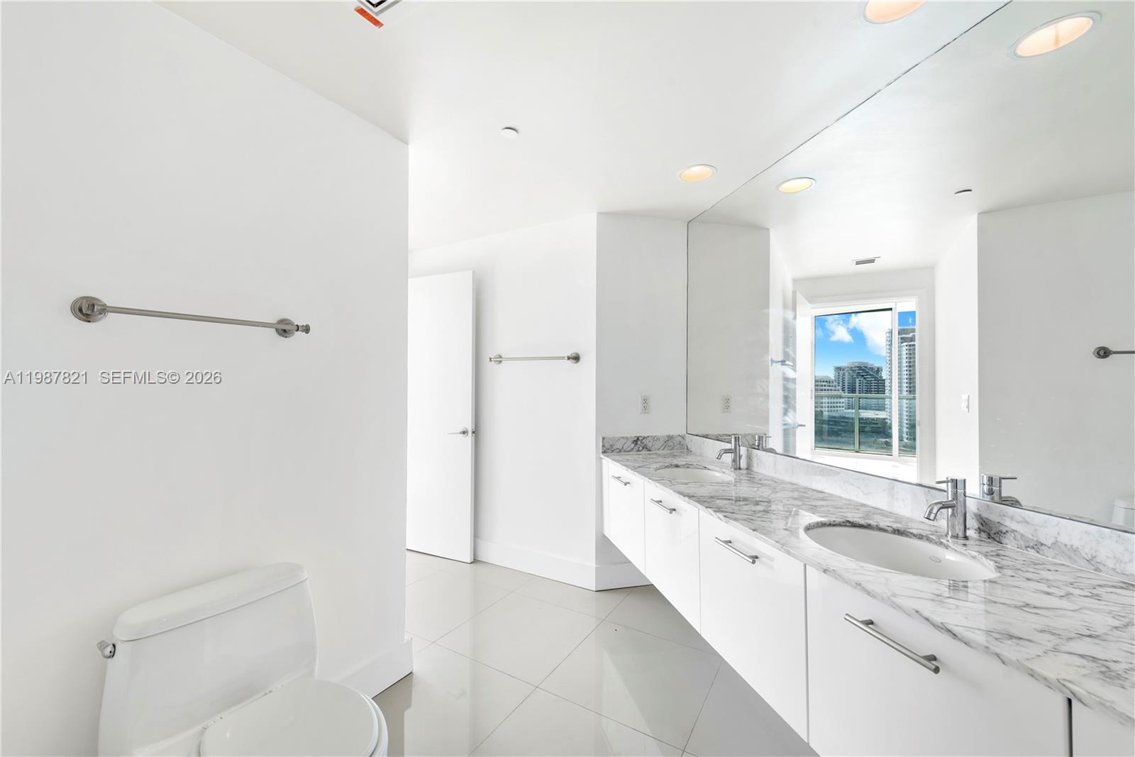 500 Brickell Ave #1402, Miami FL 33131