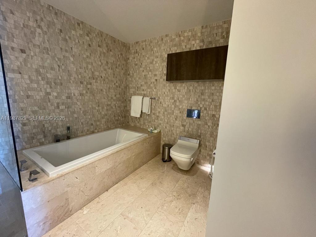 88 SW 7th St #3609, Miami FL 33130