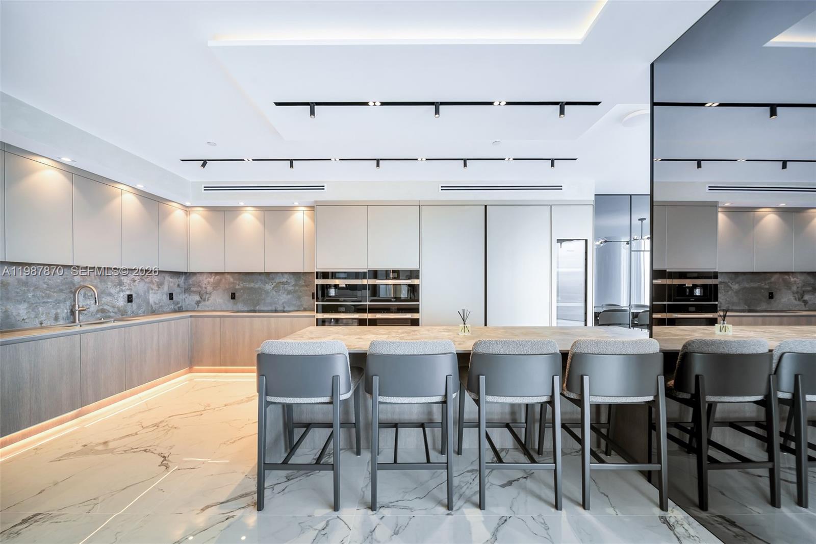 2711 S Ocean Dr #3905, Hollywood FL 33019