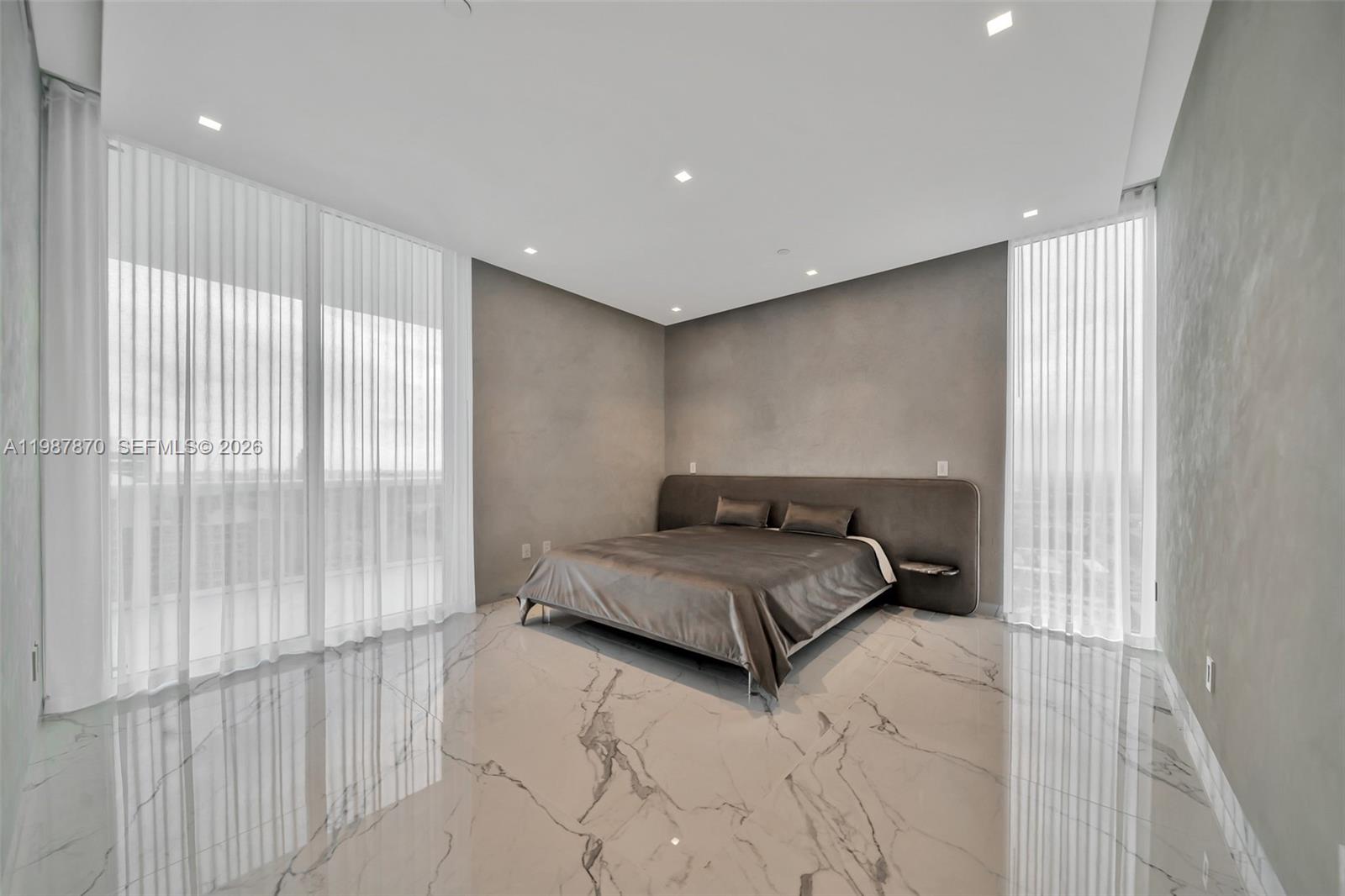 2711 S Ocean Dr #3905, Hollywood FL 33019
