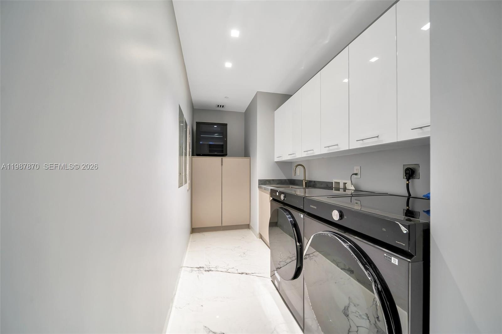 2711 S Ocean Dr #3905, Hollywood FL 33019