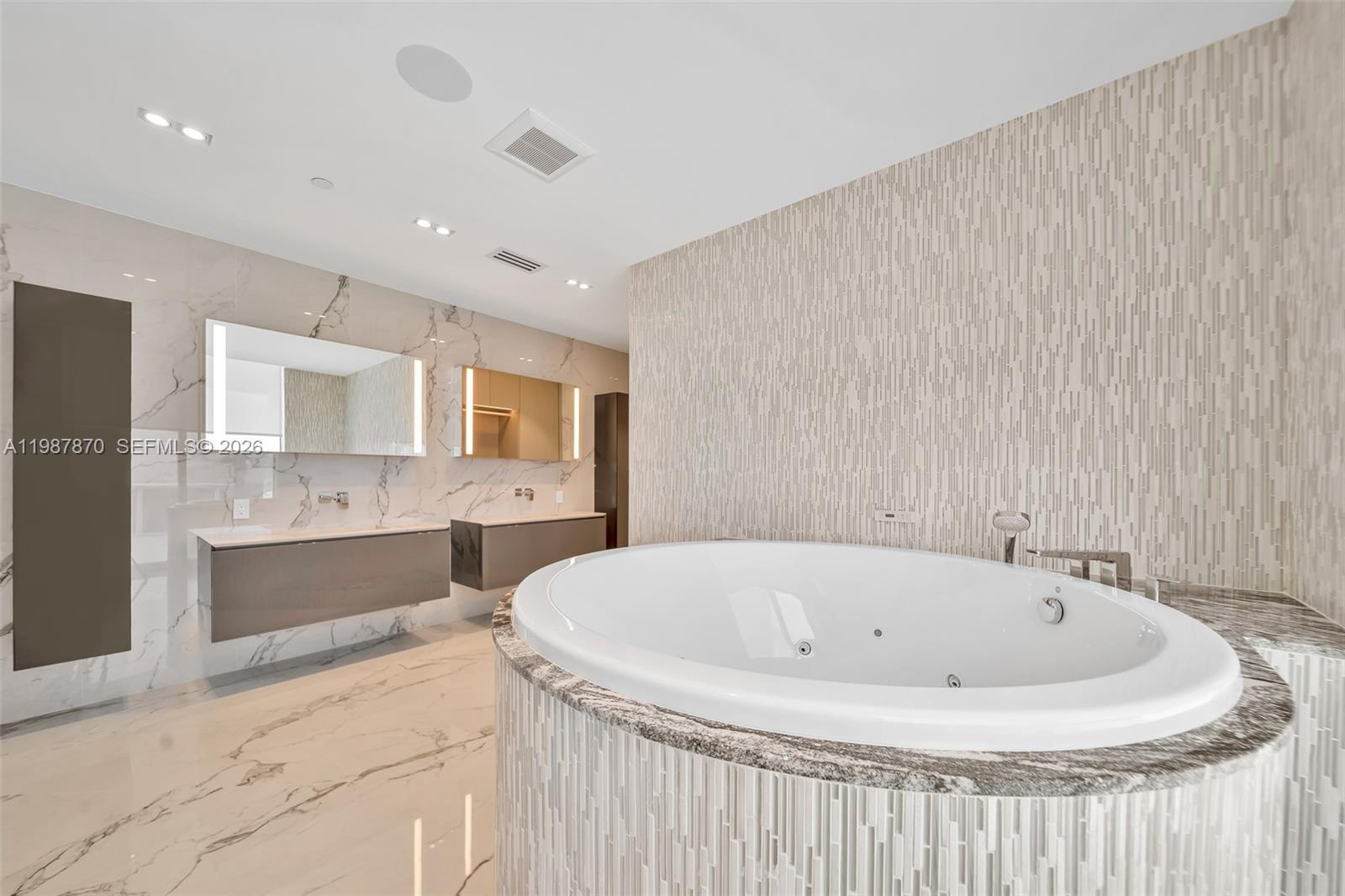 2711 S Ocean Dr #3905, Hollywood FL 33019