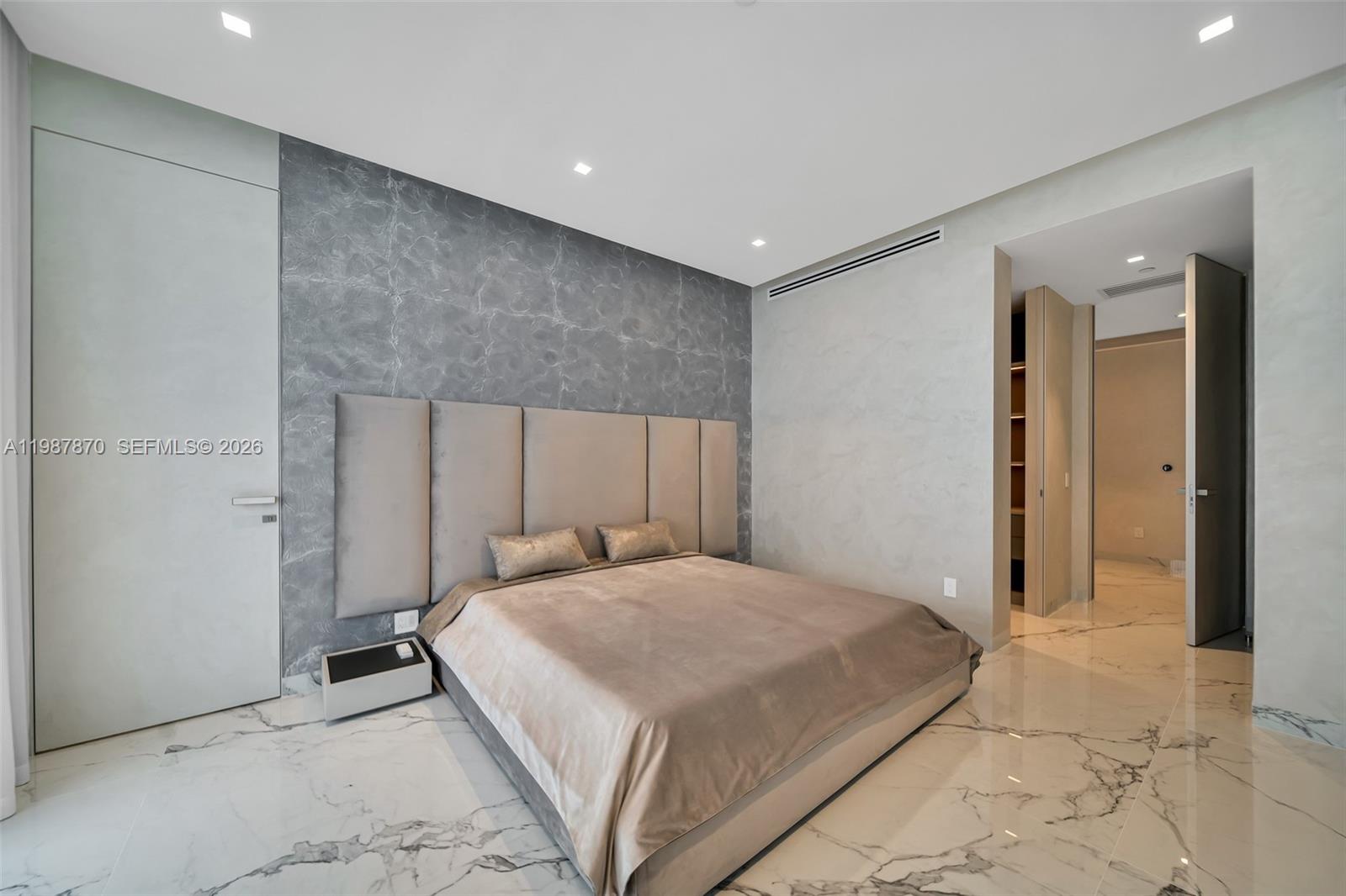 2711 S Ocean Dr #3905, Hollywood FL 33019
