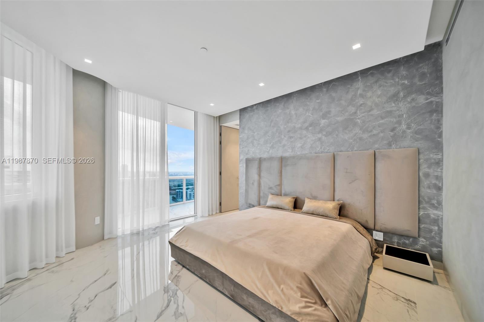 2711 S Ocean Dr #3905, Hollywood FL 33019