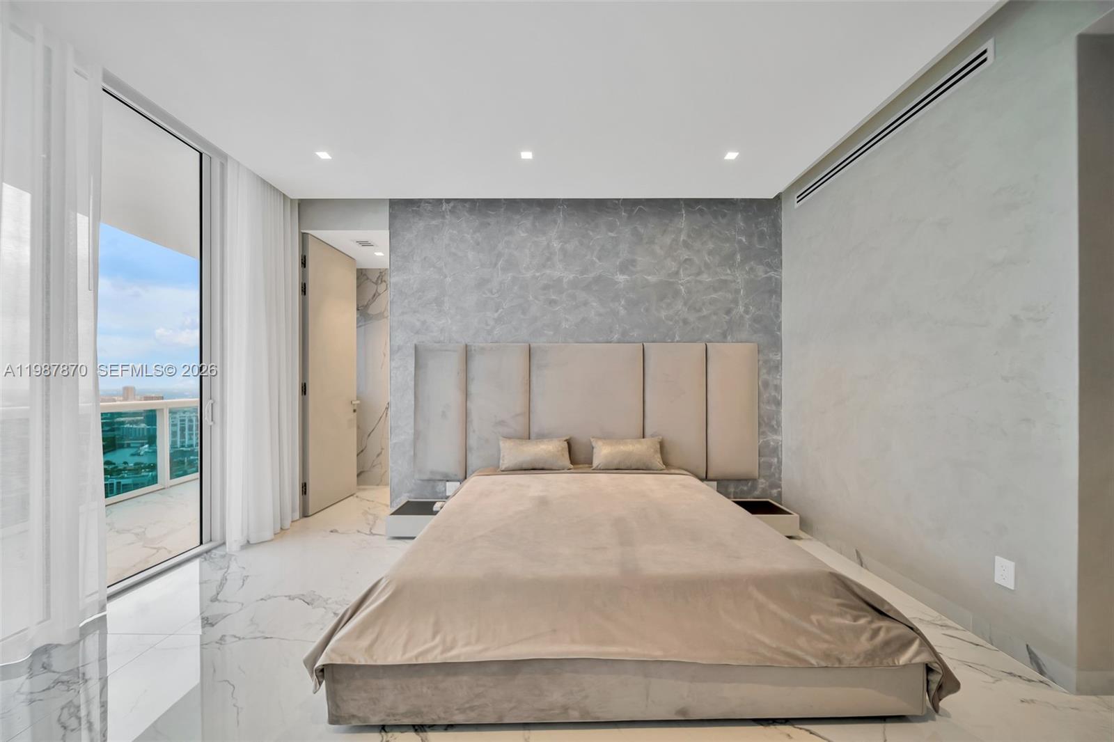 2711 S Ocean Dr #3905, Hollywood FL 33019