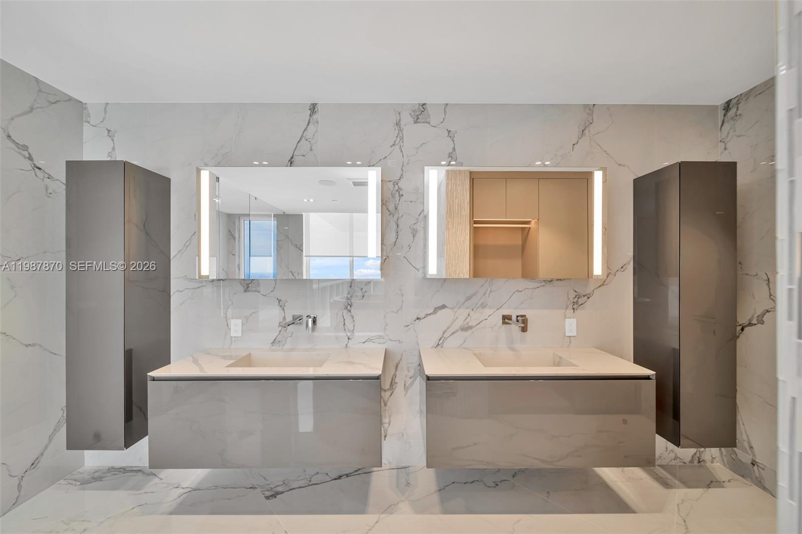 2711 S Ocean Dr #3905, Hollywood FL 33019