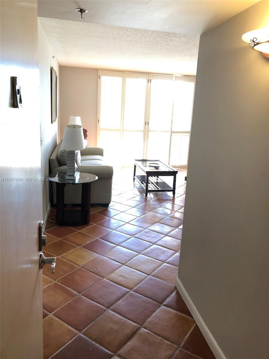 19901 E Country Club Dr #2206, Aventura FL 33180