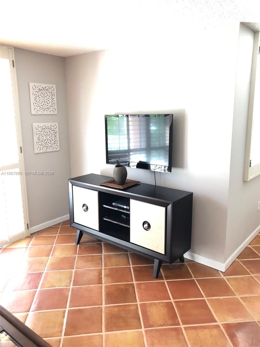 19901 E Country Club Dr #2206, Aventura FL 33180
